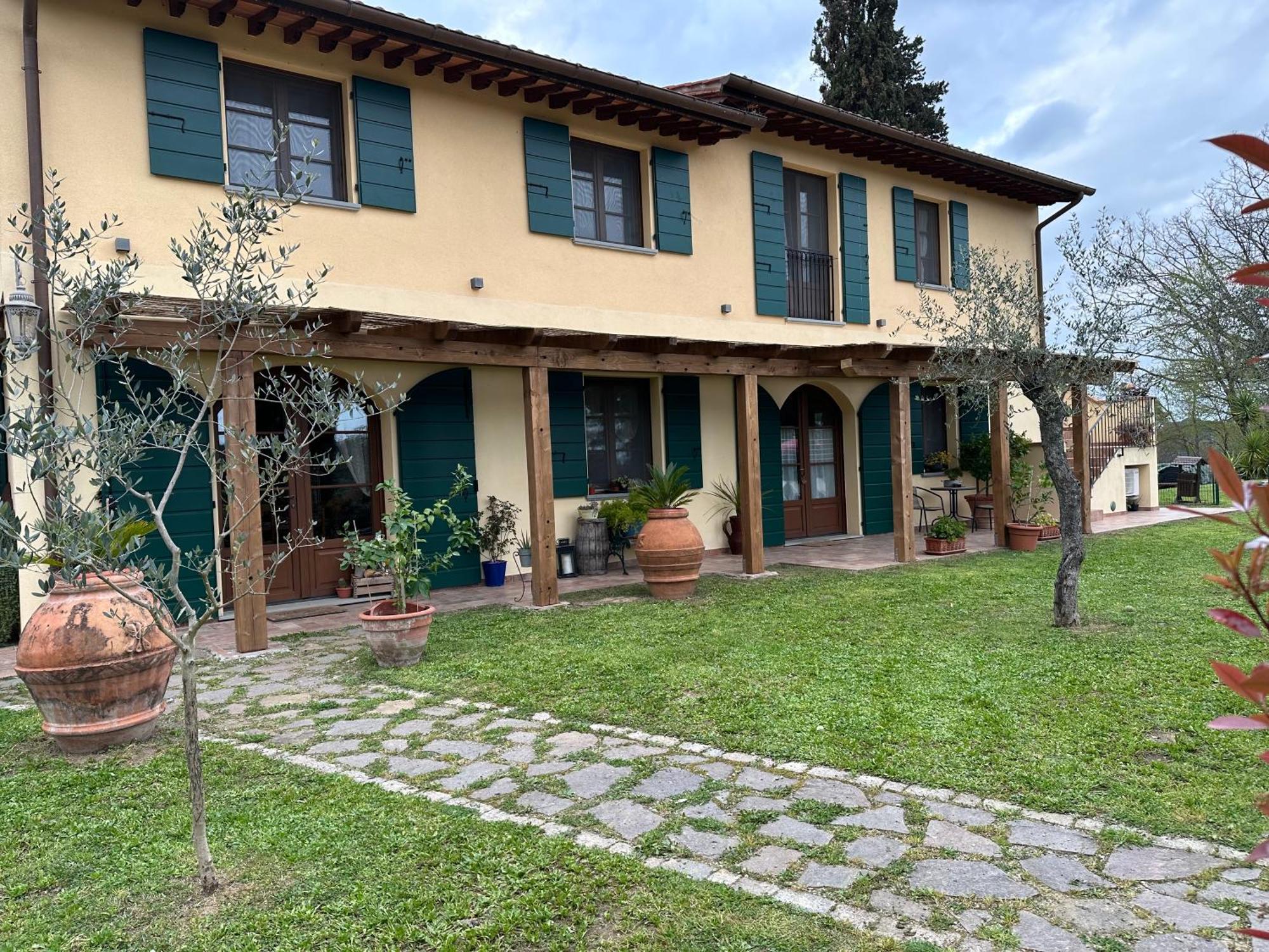 Holiday House Cuordinatura Apartment Montopoli in Val d'Arno Luaran gambar