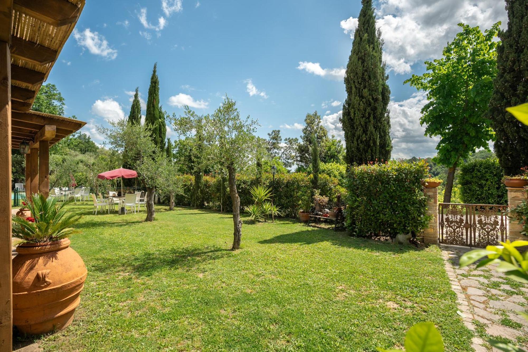 Holiday House Cuordinatura Apartment Montopoli in Val d'Arno Luaran gambar