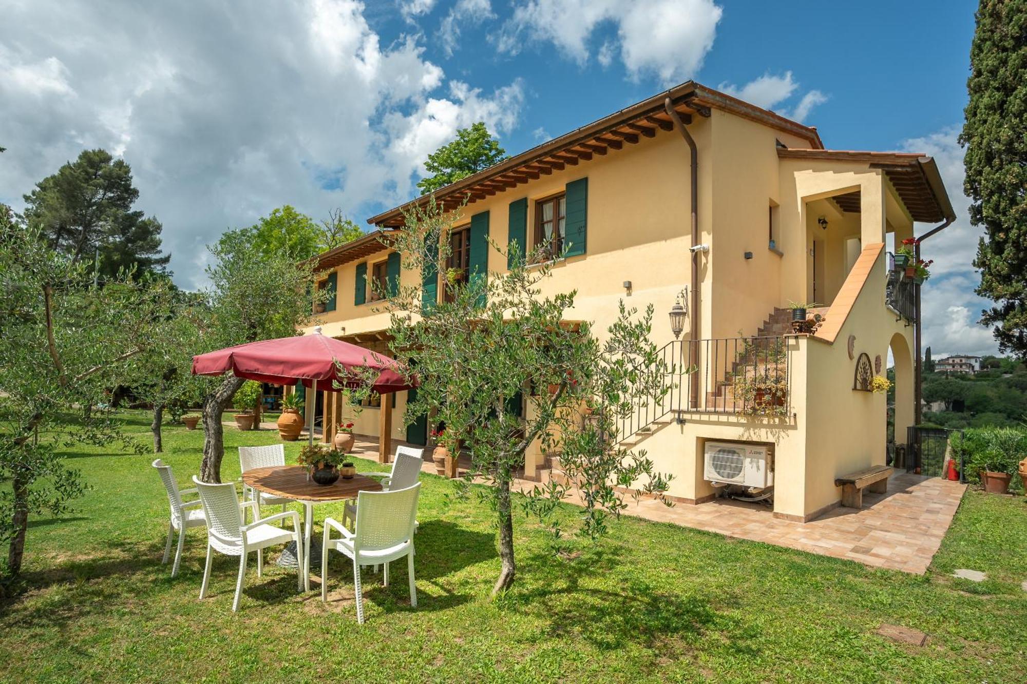 Holiday House Cuordinatura Apartment Montopoli in Val d'Arno Luaran gambar