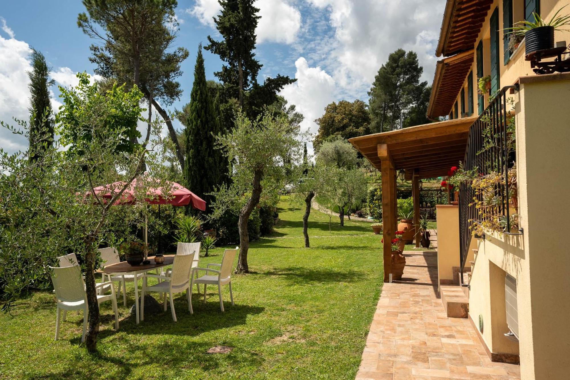 Holiday House Cuordinatura Apartment Montopoli in Val d'Arno Luaran gambar